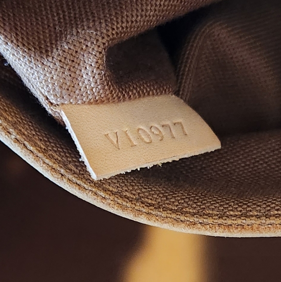 LOUIS VUITTON Vintage Monogram Alma Bag - Picture 10 of 10